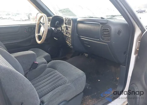 2002 Chevrolet S-10 Ls from USA, damaged, VIN 1GCCS145928183227